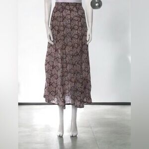 Matta Floral Print‎ Midi Length Skirt
Size medium
